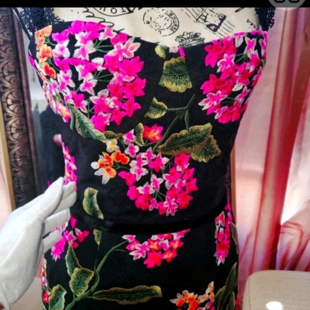 Dress - Picture 3 of 5